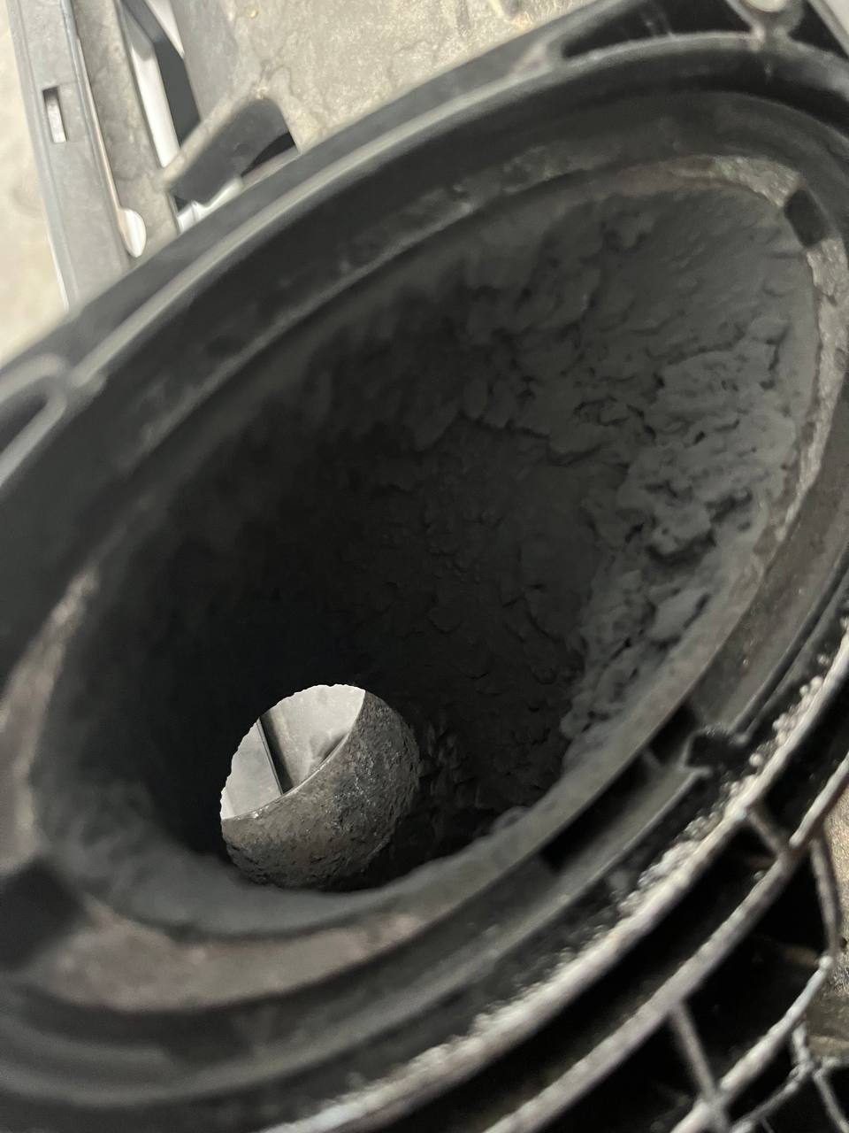 Carbon-fouled throttle body, Mercedes-Benz C-Class